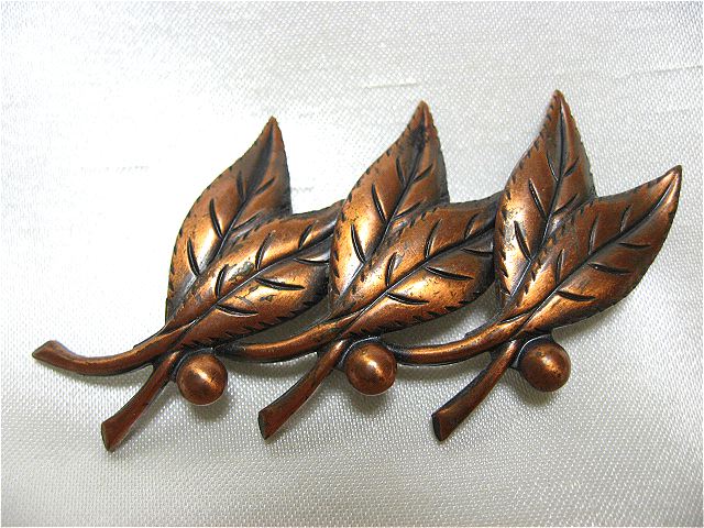 画像1: 銅製葉っぱのブローチ(ヴィンテージ)