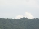 画像: 山から顔を出す
