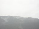 画像: 山にもやがかかり、
