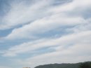 画像: 長い雲が