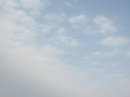 画像: 小さな雲はぼんやり、