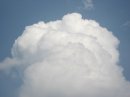 画像: モコモコした雲を