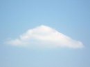 画像: 山のような雲が