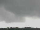 画像: 雨雲がツートーン、
