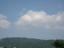 画像: 晴れ、雲を見て