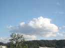 画像: ポコッ、と雲がひとつ。