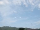 画像: 上空は小さな雲、