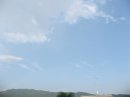 画像: 薄い雲が左から