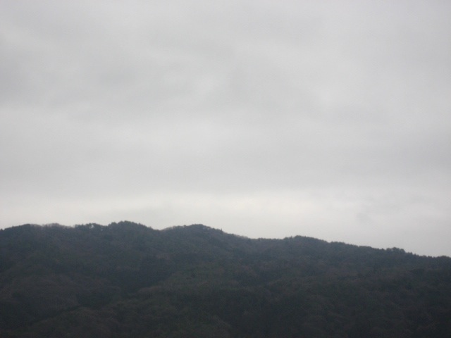 画像: 雨で空は