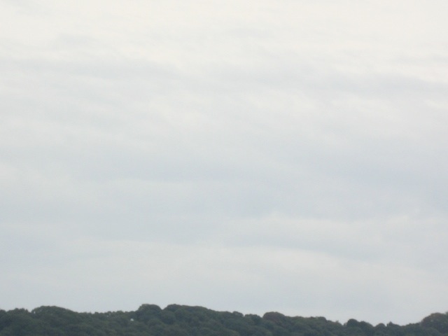 画像: 雲が多く、