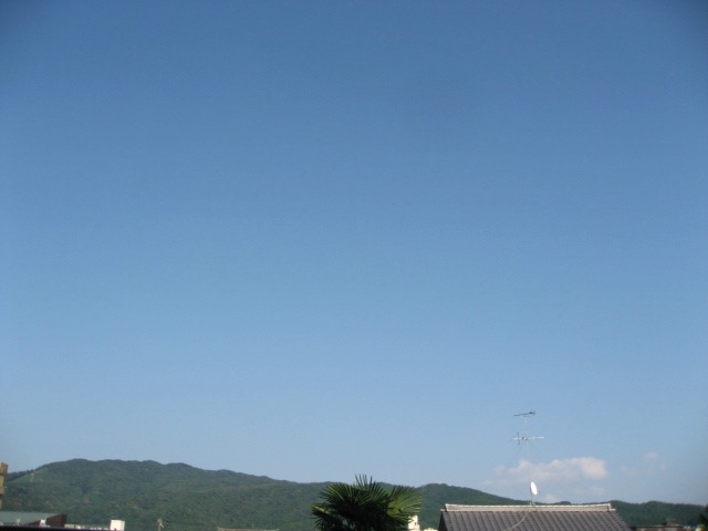 画像: 小さな雲が
