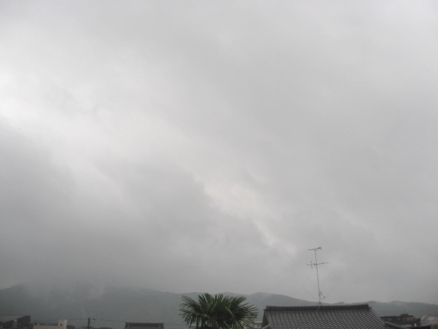 画像: 雨で