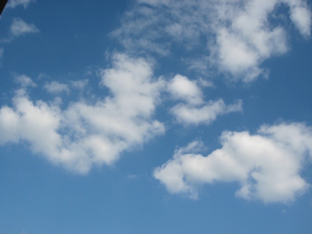 画像: 今日は雲も
