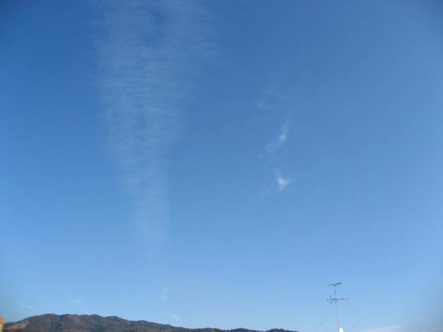 画像: 雲がちょこっと