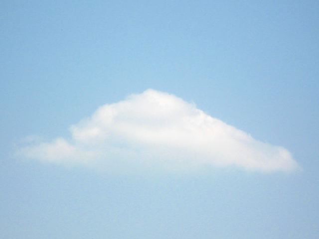 画像: 山のような雲が