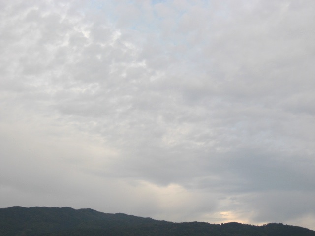 画像: 雲がたちこめてきました。