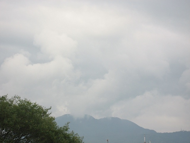 画像: 遠い山の上に
