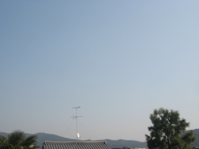 画像: ひきつづき雲ひとつなく、