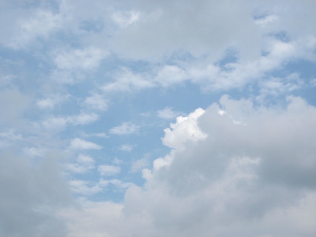 画像: 雲がどんどん形を変えて