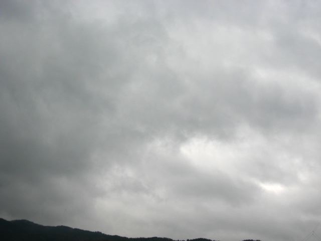 画像: 雨が降ったりやんだり