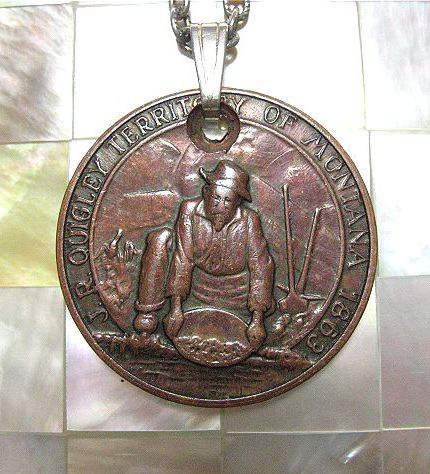 画像: 男性と馬車のメダルネックレス(ヴィンテージ)