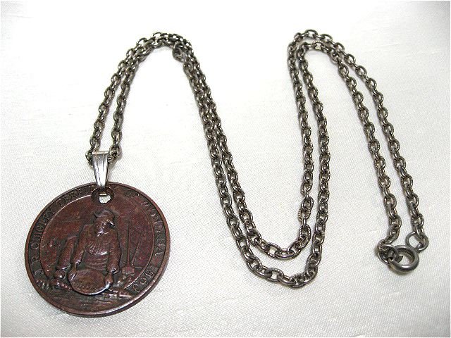 画像1: 男性と馬車のメダルネックレス(ヴィンテージ)
