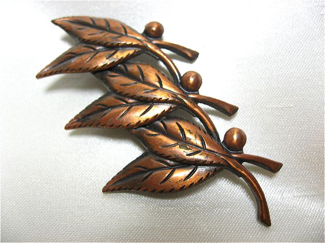 画像: 銅製葉っぱのブローチ(ヴィンテージ)